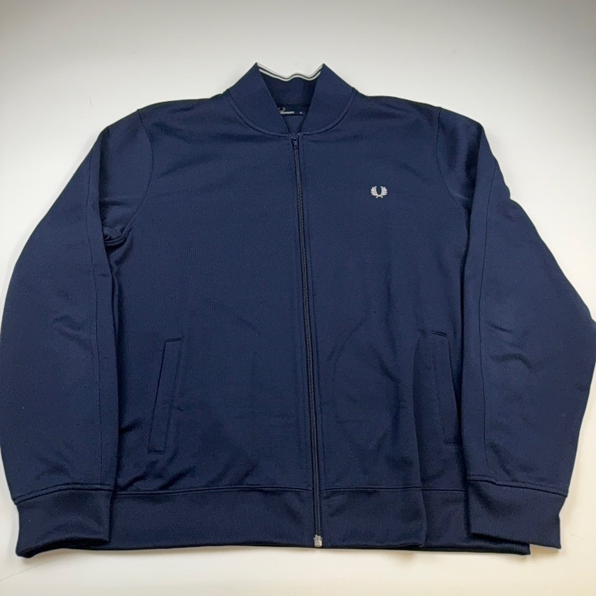 Fred Perry Ganzaufnahme.jpg