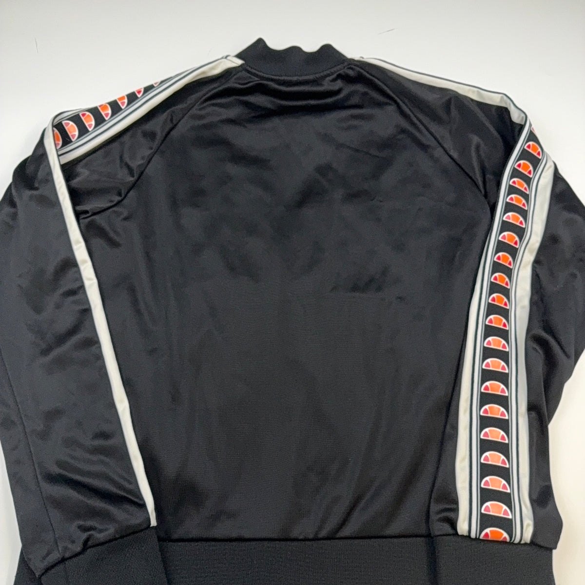Ellesse Rückseite.jpg